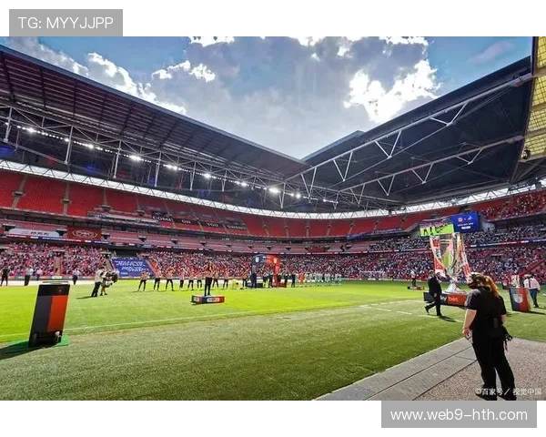 英超俱乐部历史展览巡回，吸引老球迷参与