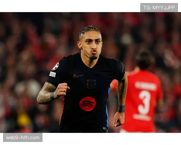 实时:巴萨前锋拉菲尼亚因伤被替换下场,疑似腿筋问题